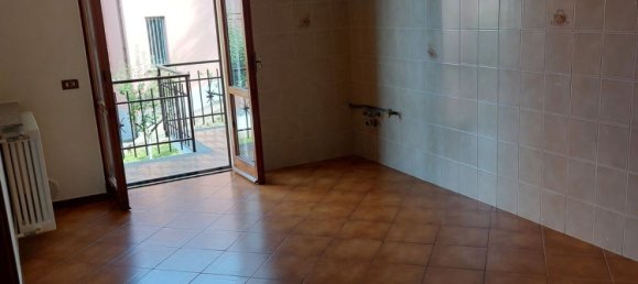 5 bedrooms Apartment in Pianello Val Tidone, Italy No. 372382 5