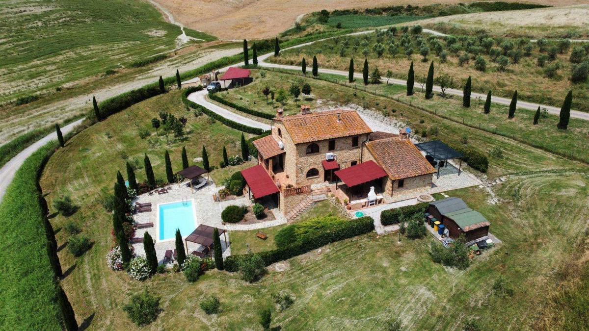 4 bedrooms House in Volterra, Italy No. 925