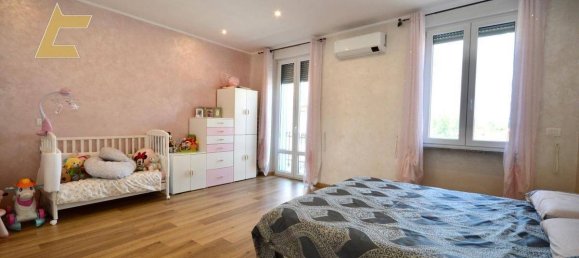 2 bedrooms Apartment in Turin, Italy No. 349918 19