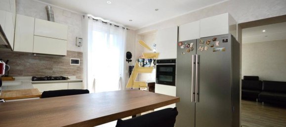 2 bedrooms Apartment in Turin, Italy No. 349918 9