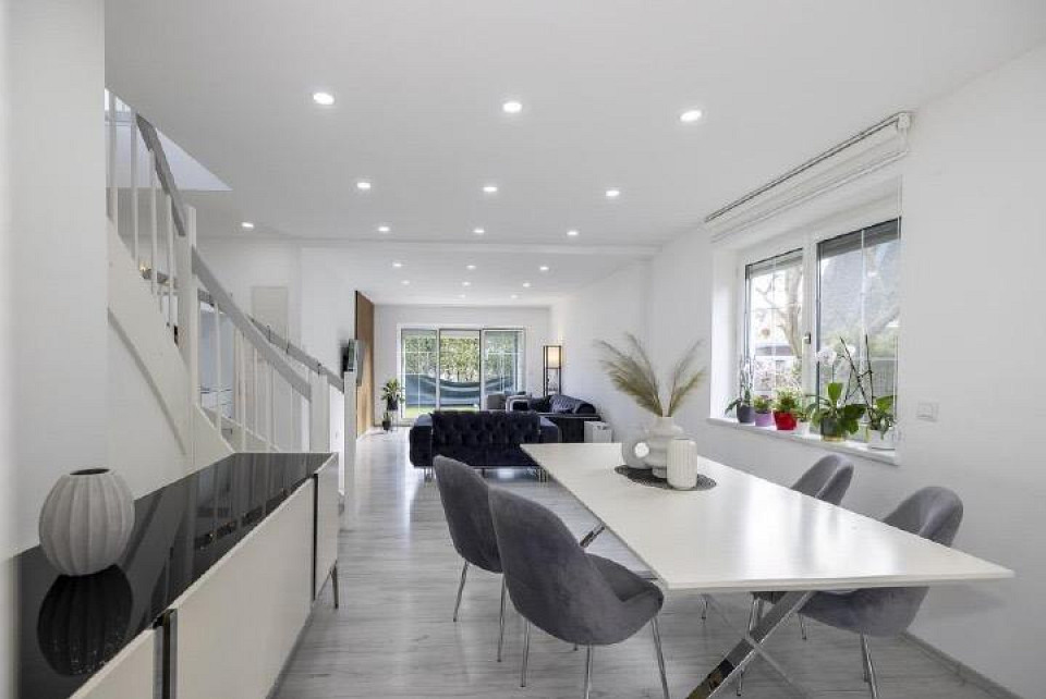 4غرفة منزل في Schwechat, Austria رقم 128519