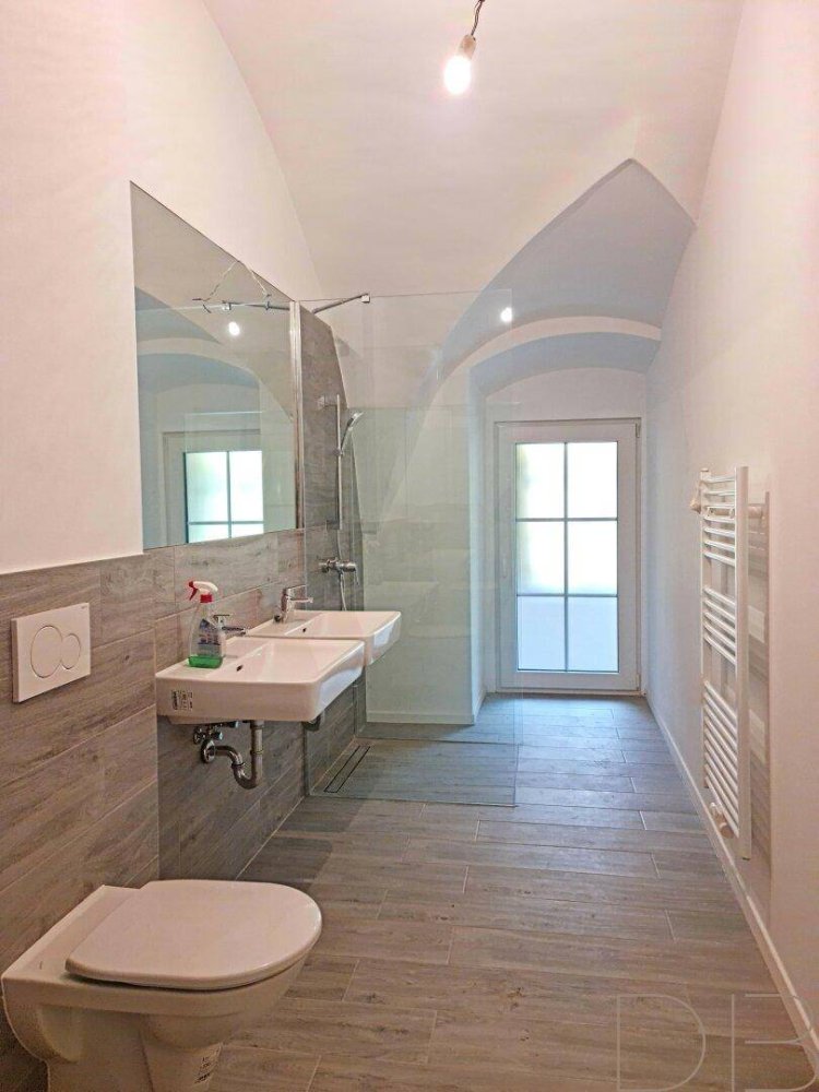 2-salle Appartement à Bruck an der Leitha, Austria No. 215615