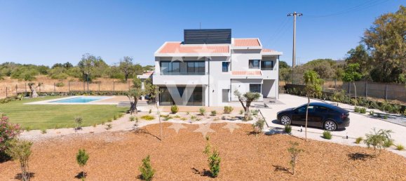 5 Schlafzimmer Villa in Quarteira, Portugal, Nr. 31891 2