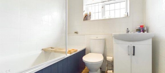 4 bedrooms House in Bordon, United Kingdom No. 13782 4