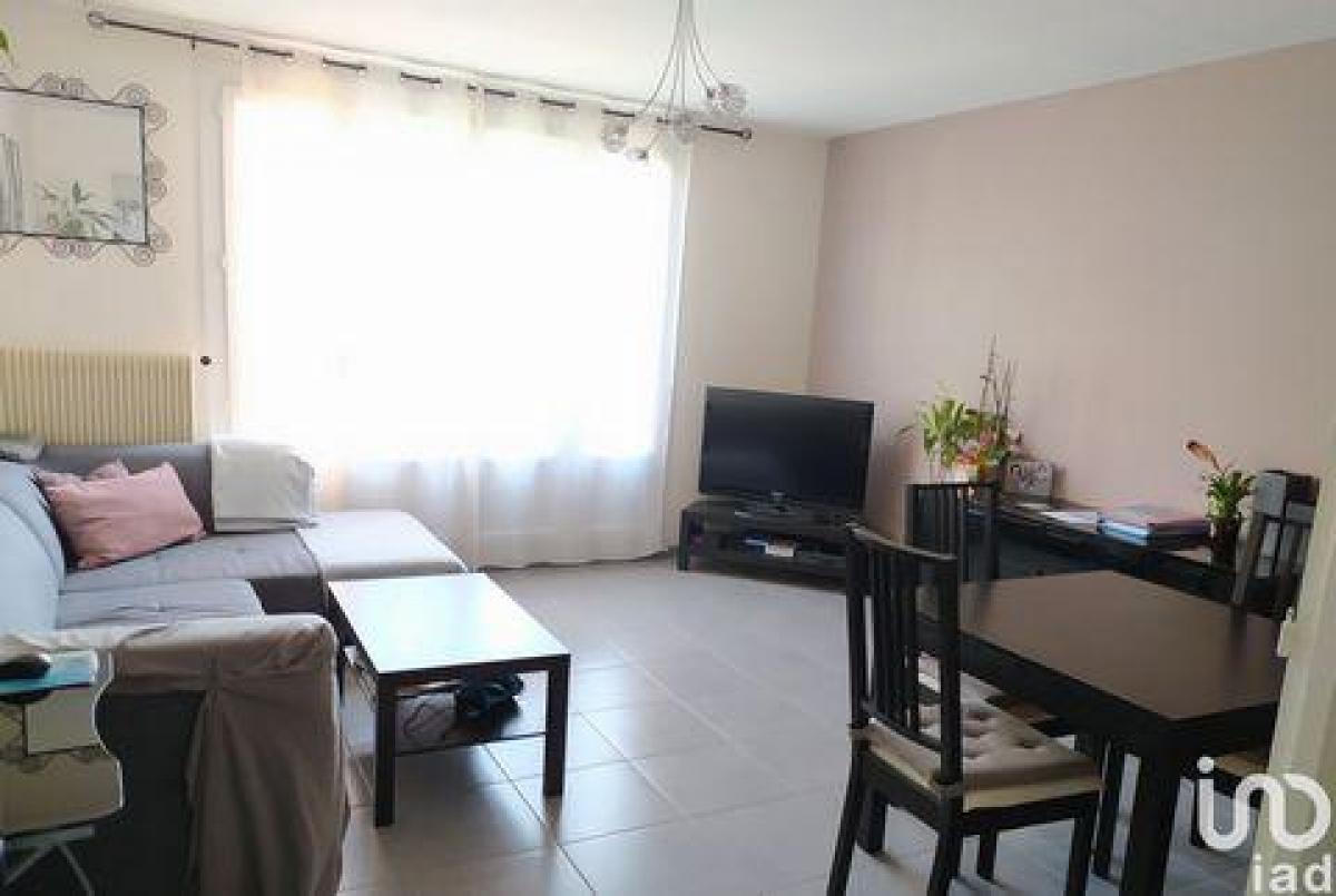 Apartamento com 3 quartos em condomínio em Coubron, France N.º 28343