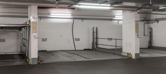 Parking à Stuttgart, Germany No. 325609 5