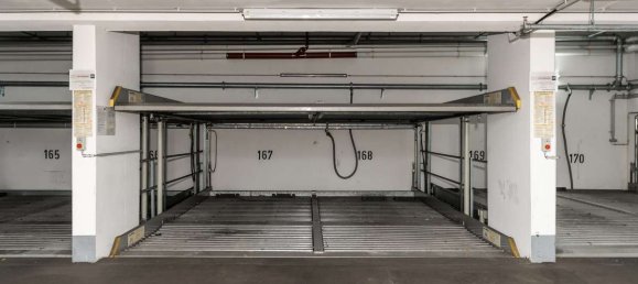 Parking à Stuttgart, Germany No. 325609 3