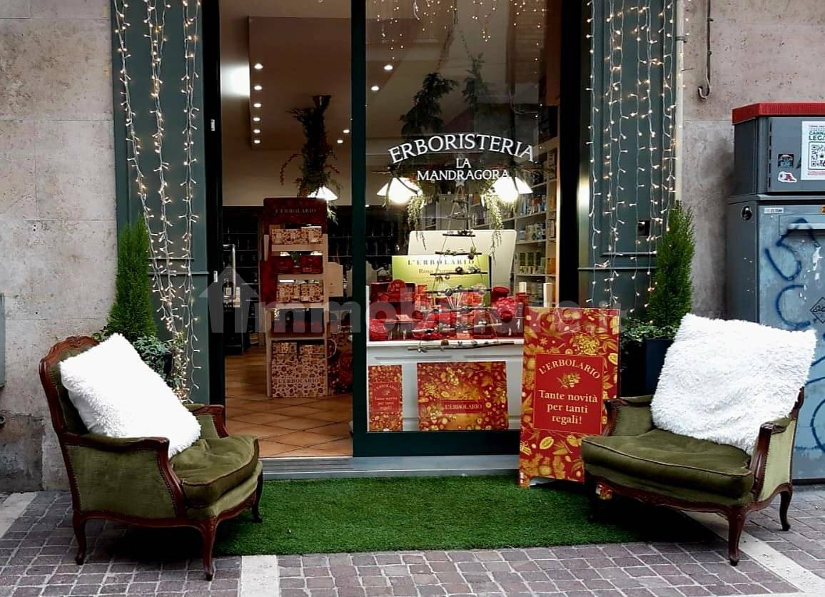 1 room Commercial property in Pescara, Italy No. 296449