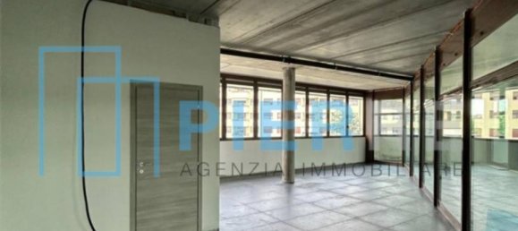 Офис с 1 комнатой в Сассуоло, Италия № 78381 3