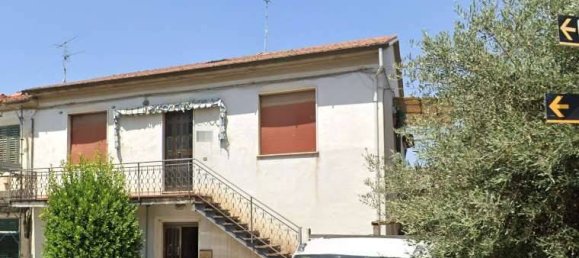 1 room Warehouse in Pistoia, Italy No. 300477 3