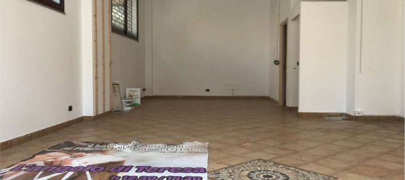 74m² Commercial property in Catanzaro, Italy No. 327246 4