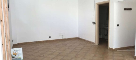 74m² Commercial property in Catanzaro, Italy No. 327246 10