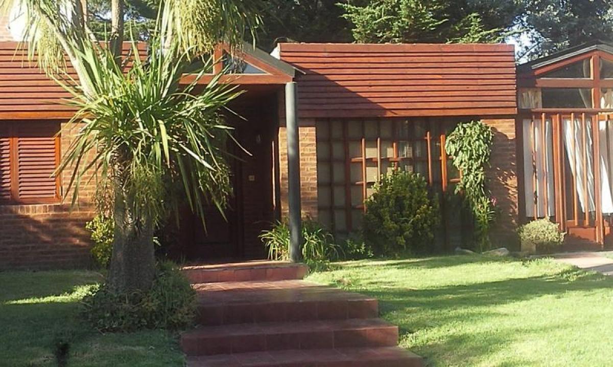 2 bedrooms House in General Pueyrredon, Argentina No. 12658