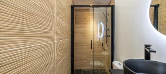 Studio in Cannes, France No. 282230 5