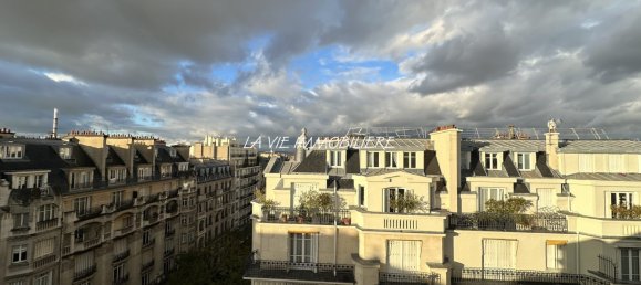 Studio in Paris, France No. 168849 7