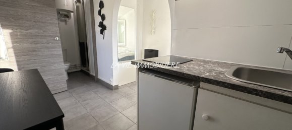 Studio in Paris, France No. 168849 6