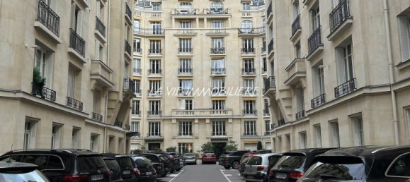 Studio in Paris, France No. 168849 8