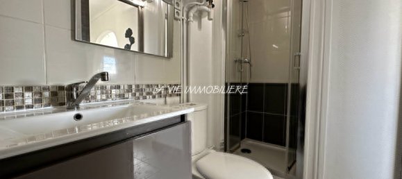 Studio in Paris, France No. 168849 4