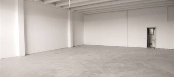 3 rooms Warehouse in Sesto Fiorentino, Italy No. 12029 3