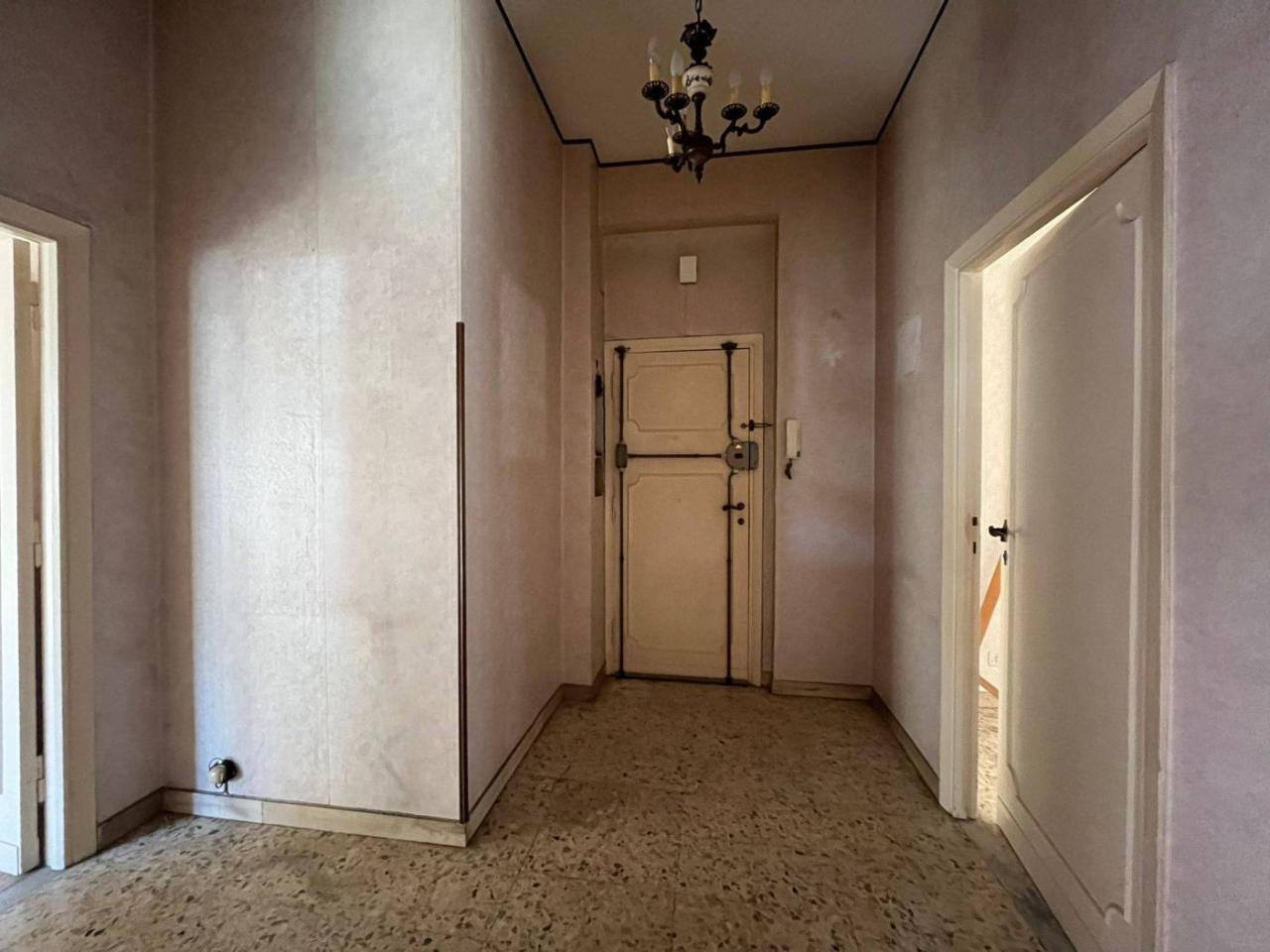 3 rooms Apartment in Rome, Italy No. 30846