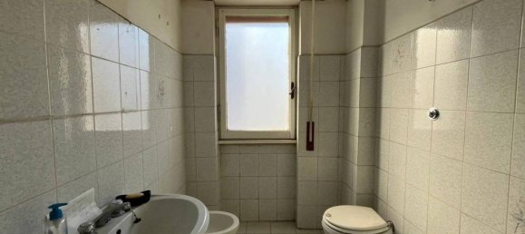 3 rooms Apartment in Rome, Italy No. 30846 23