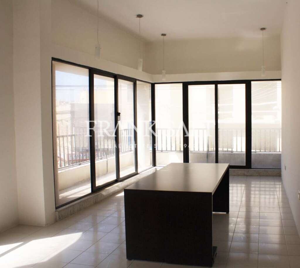 Bureau à Birkirkara, Malta 140m² No. 12009