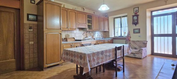 7 rooms House in Gualdo Cattaneo, Italy No. 161401 11