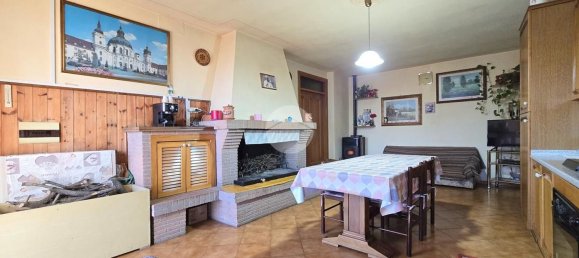 7 rooms House in Gualdo Cattaneo, Italy No. 161401 13