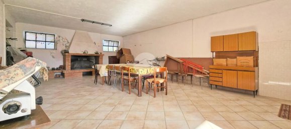 7 rooms House in Gualdo Cattaneo, Italy No. 161401 26