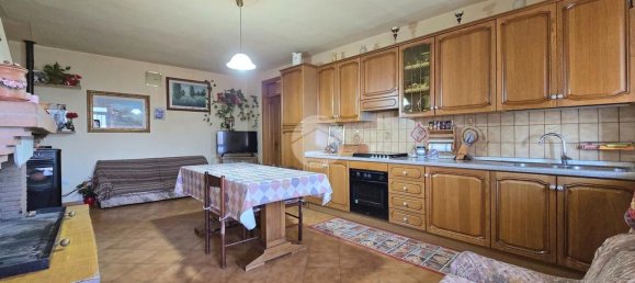 7 rooms House in Gualdo Cattaneo, Italy No. 161401 10