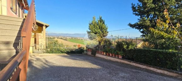 7 rooms House in Gualdo Cattaneo, Italy No. 161401 35