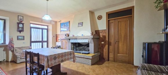 7 rooms House in Gualdo Cattaneo, Italy No. 161401 12