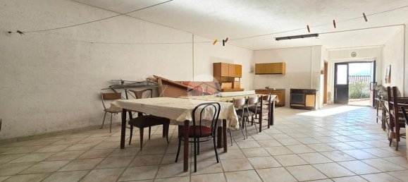 7 rooms House in Gualdo Cattaneo, Italy No. 161401 27