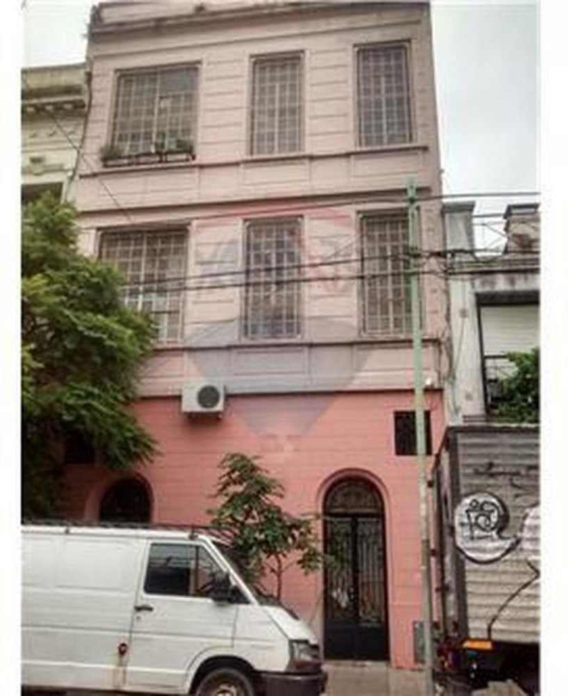 580m² Commercial property in Buenos Aires, Argentina No. 108238