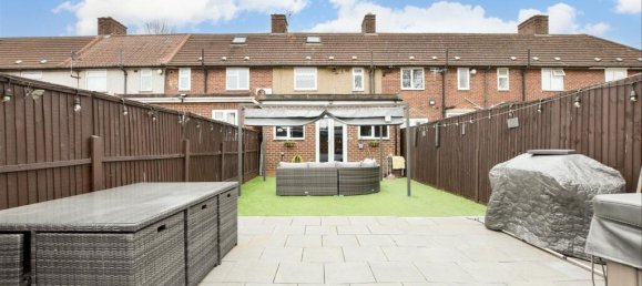 2 bedrooms House in Essex, United Kingdom No. 4142 3