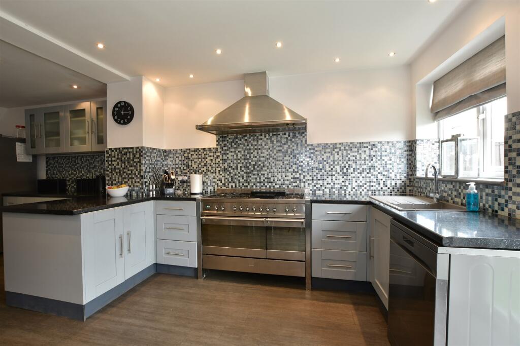 2 bedrooms House in Essex, United Kingdom No. 4142