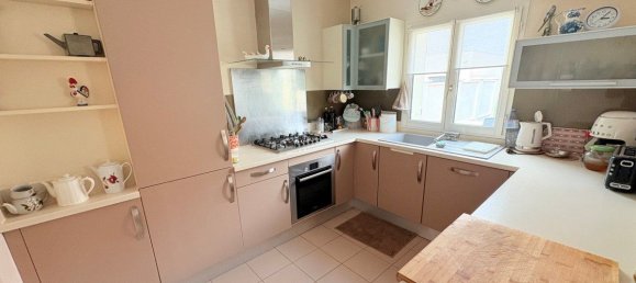 3 bedrooms House in Dreux, France No. 322901 5