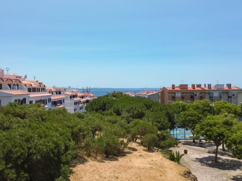 496m² Land in Oeiras, Portugal No. 305255