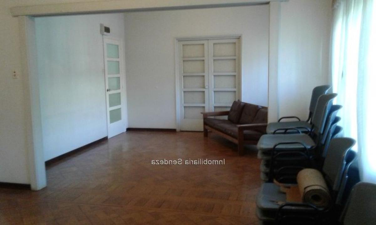 4 bedrooms Apartment in Montevideo, Uruguay No. 12790