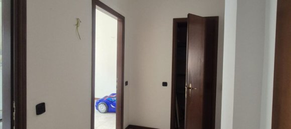 3غرفة شقة في Cesano Boscone, Italy رقم 82307 2