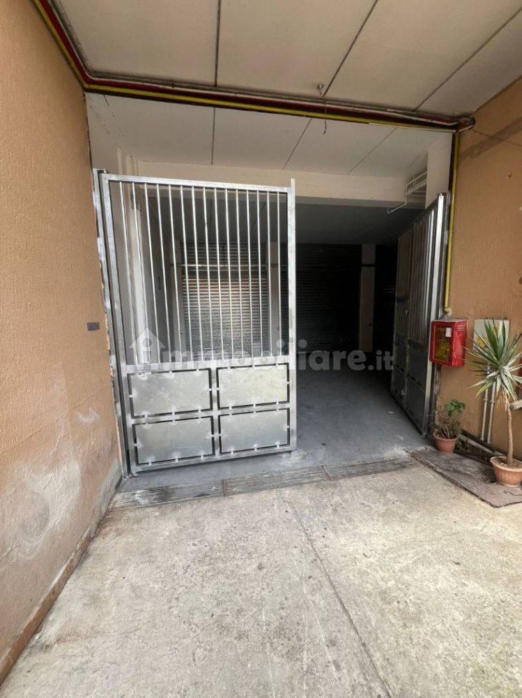 Garaje en Palermo, Italy 26 m² No. 337314