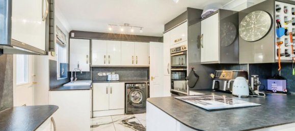 4 bedrooms House in Chichester, United Kingdom No. 10570 7