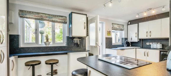 4 bedrooms House in Chichester, United Kingdom No. 10570 2