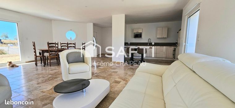 3 bedrooms House in Vendee, France No. 316004