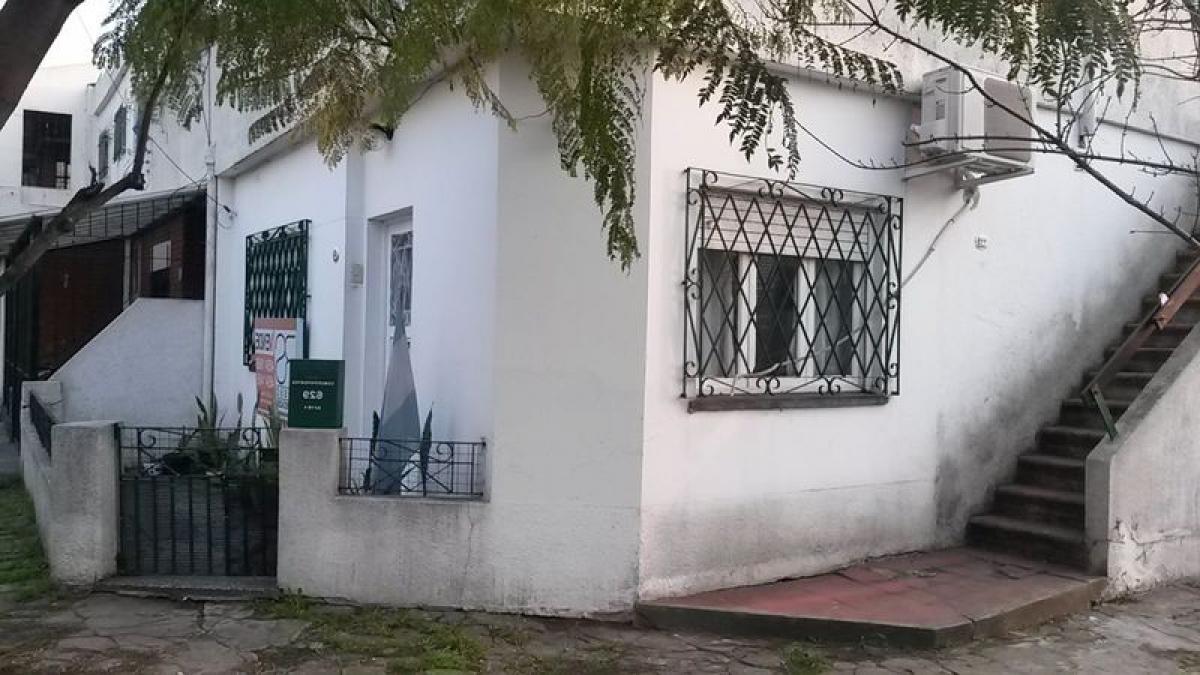 2 bedrooms House in Moron, Argentina No. 90729