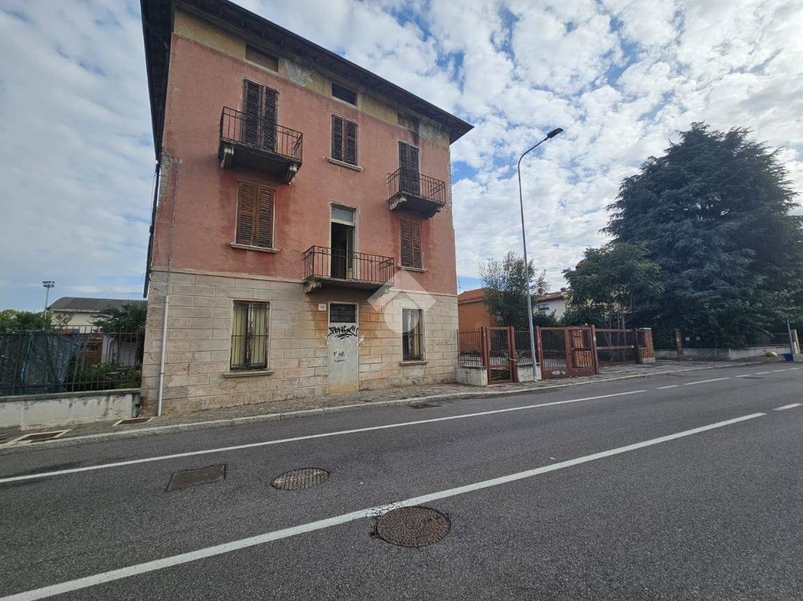 Gewerbliche Immobilie in Brescia, Italy 800m², Nr. 128936