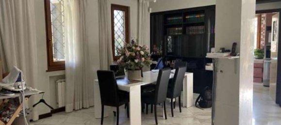 5 rooms Apartment in Prato, Italy No. 277360 4