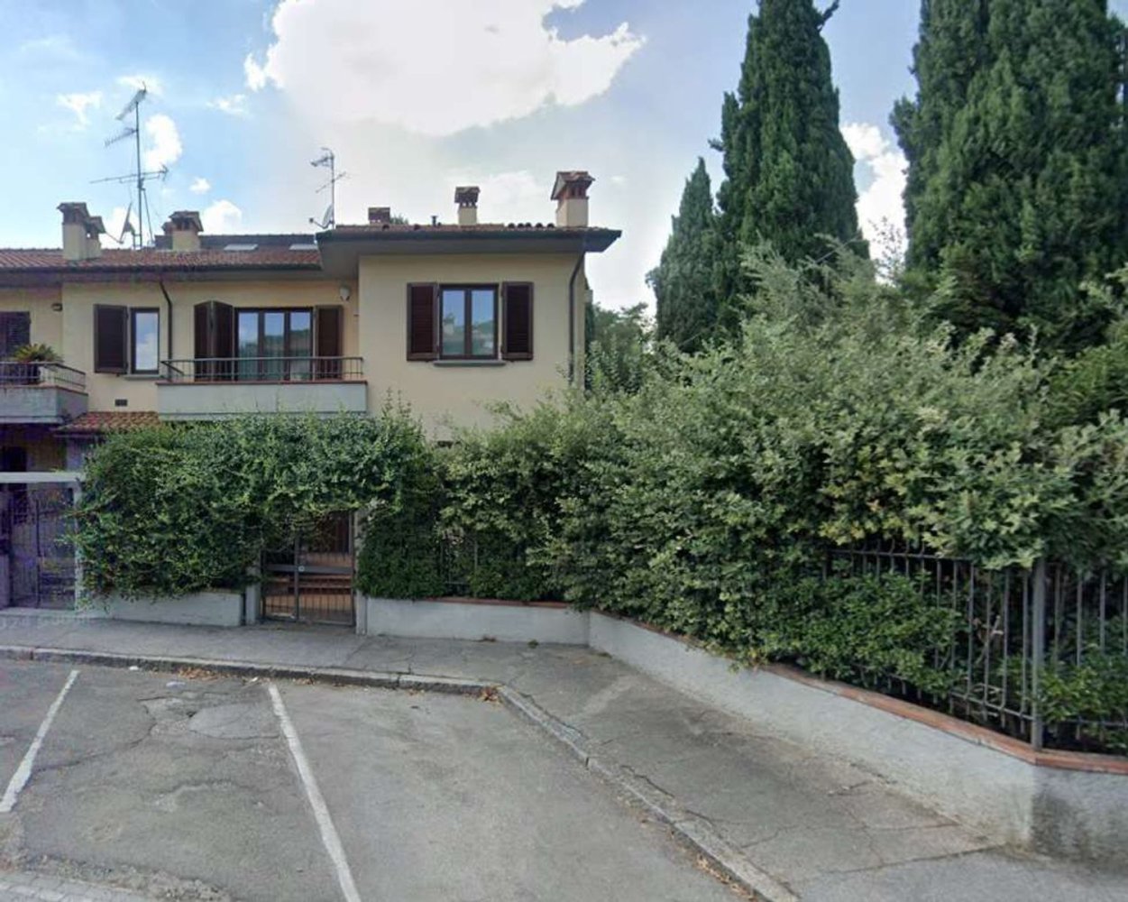 5 rooms Apartment in Prato, Italy No. 277360