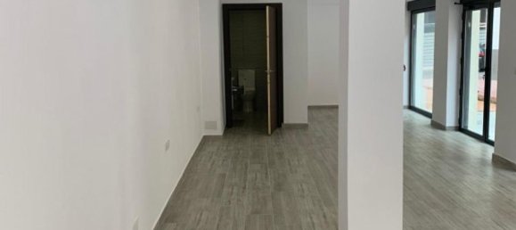 52m² Commercial property in Guardamar del Segura, Spain No. 184614 5