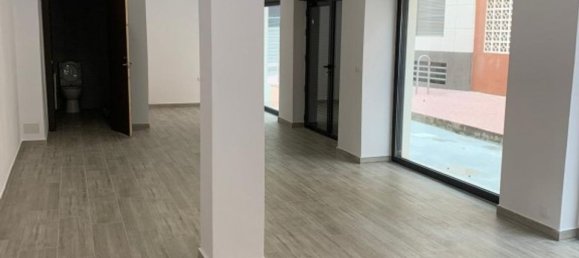 52m² Commercial property in Guardamar del Segura, Spain No. 184614 4